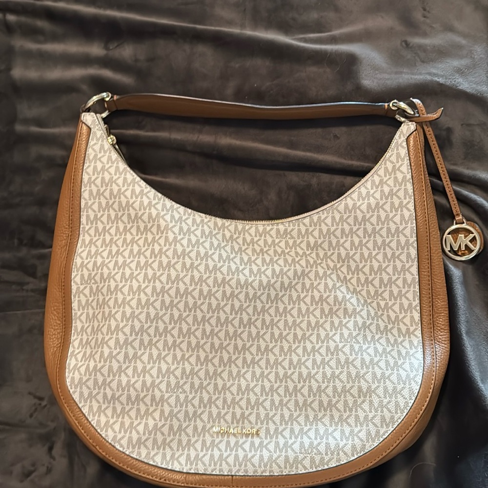 Michael Kors Signature Lydia Large Hobo Bag